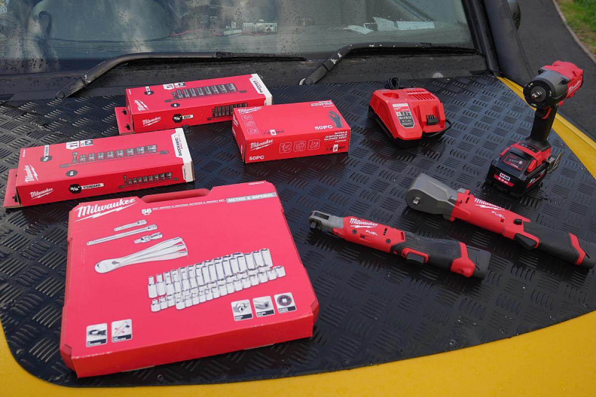 Milwaukee 3/8" Complete Fastening Kit