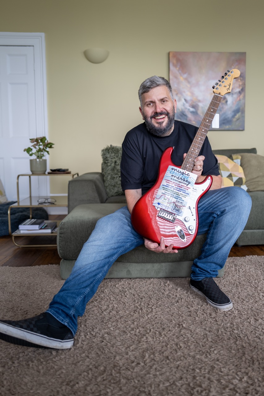 CHARITY COMP FENDER STRAT