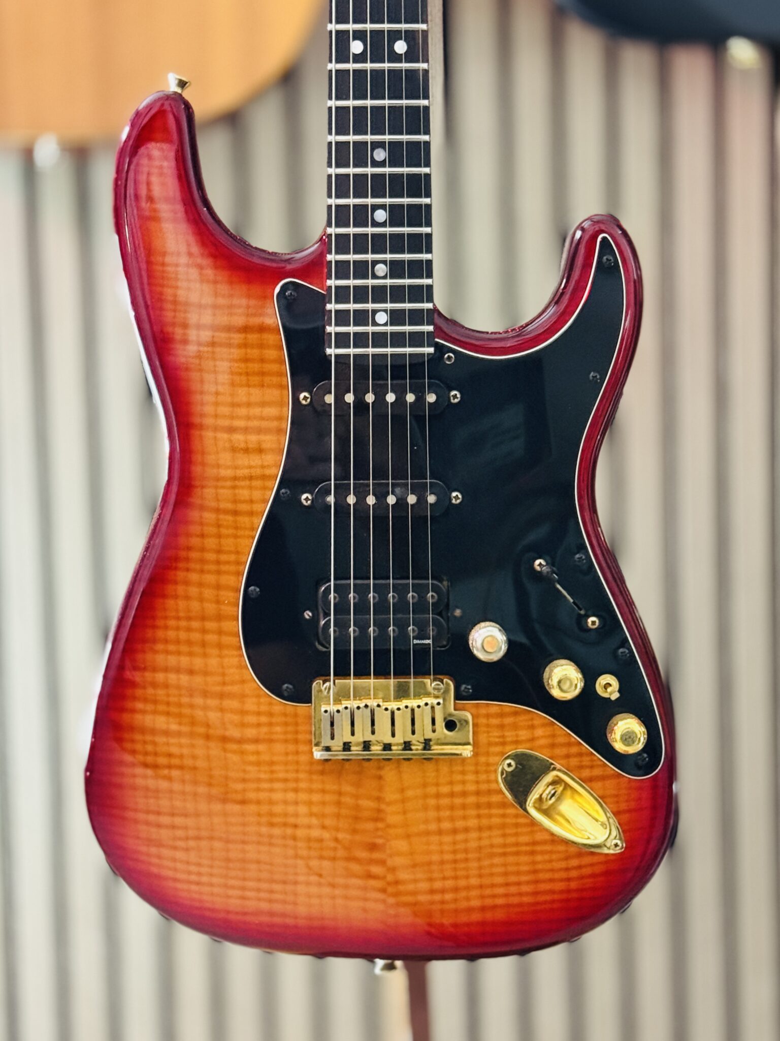 SPECIAL EDITION FENDER CUSTOM SHOP SET NECK STRATOCASTER