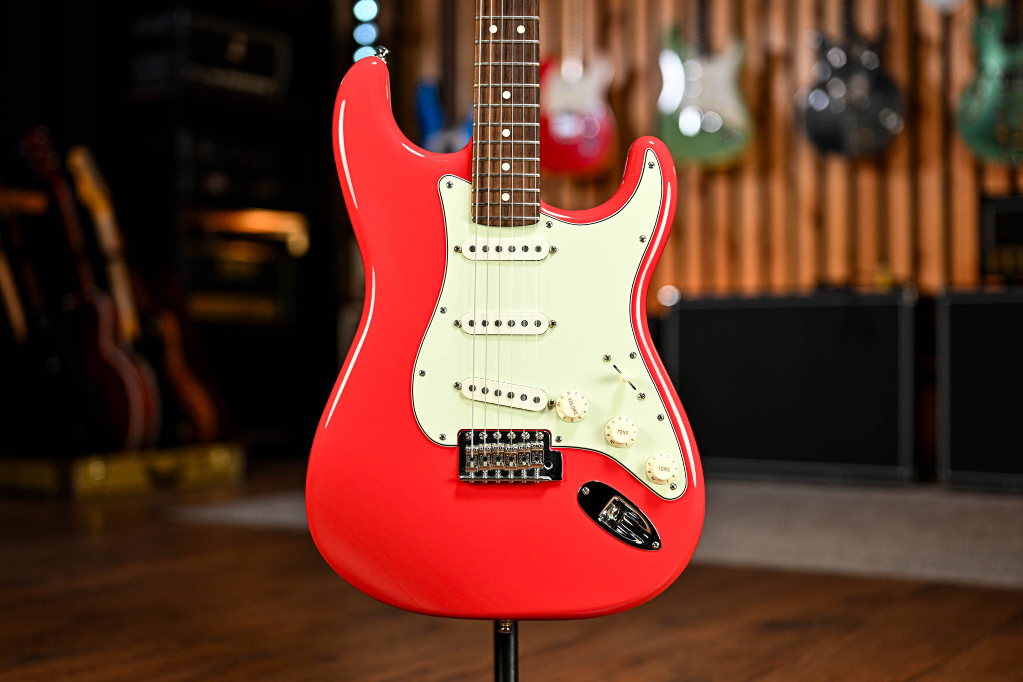 Fender American Professional Classic Stratocaster in Faded Dakota Red