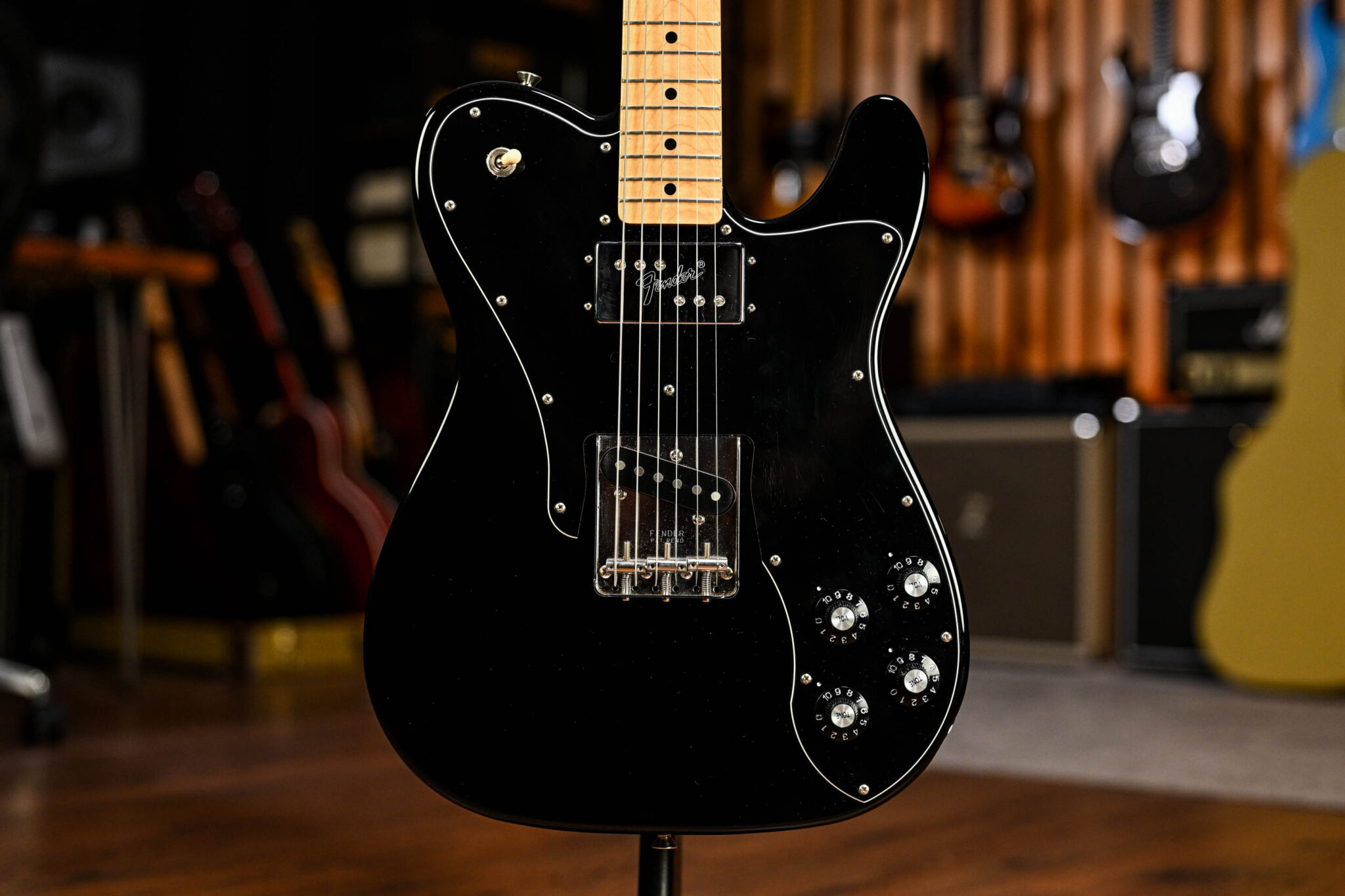 Fender MIJ Traditional 70s Telecaster Custom in Black