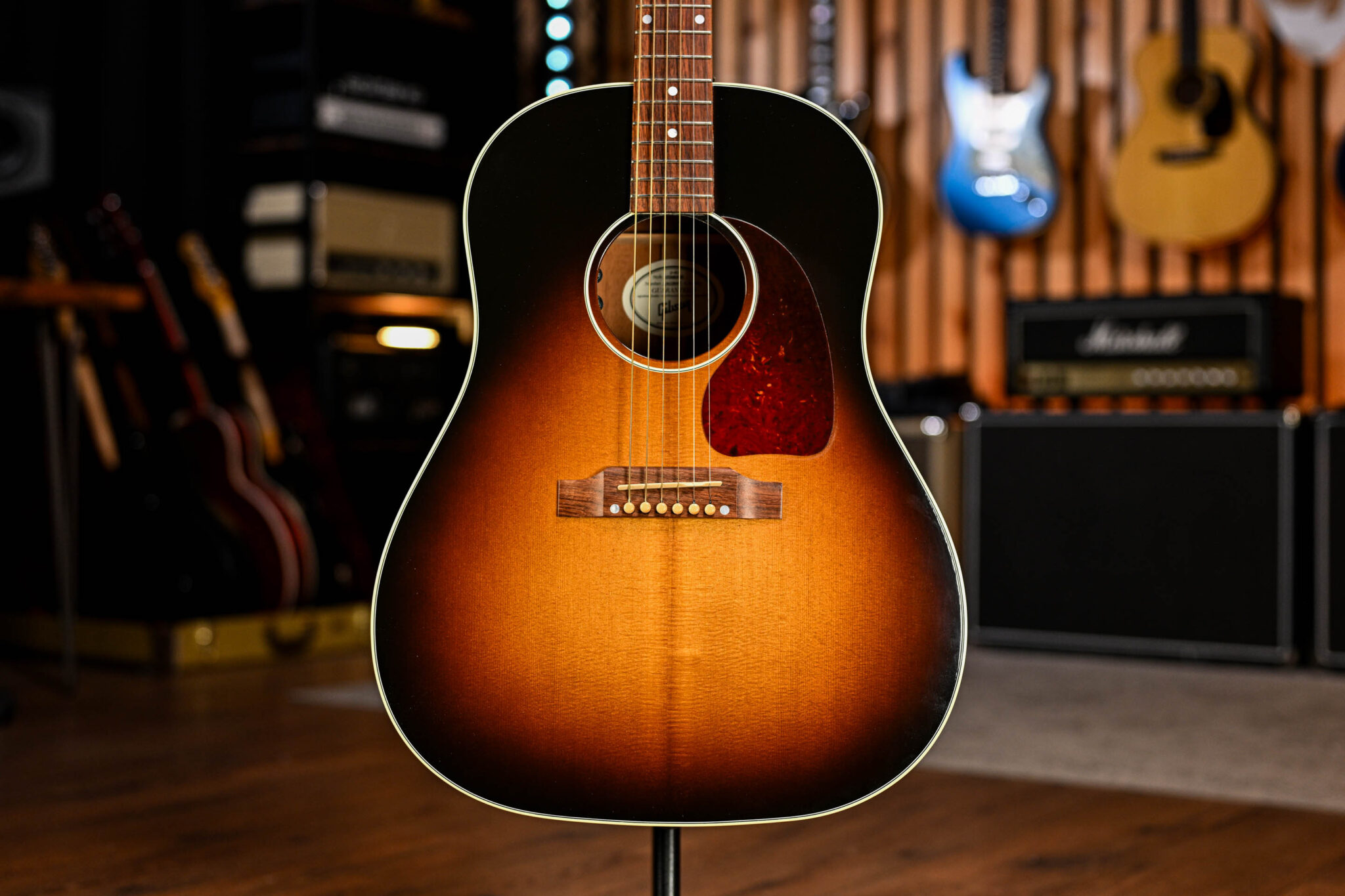 Gibson J-45 Standard in Vintage Sunburst