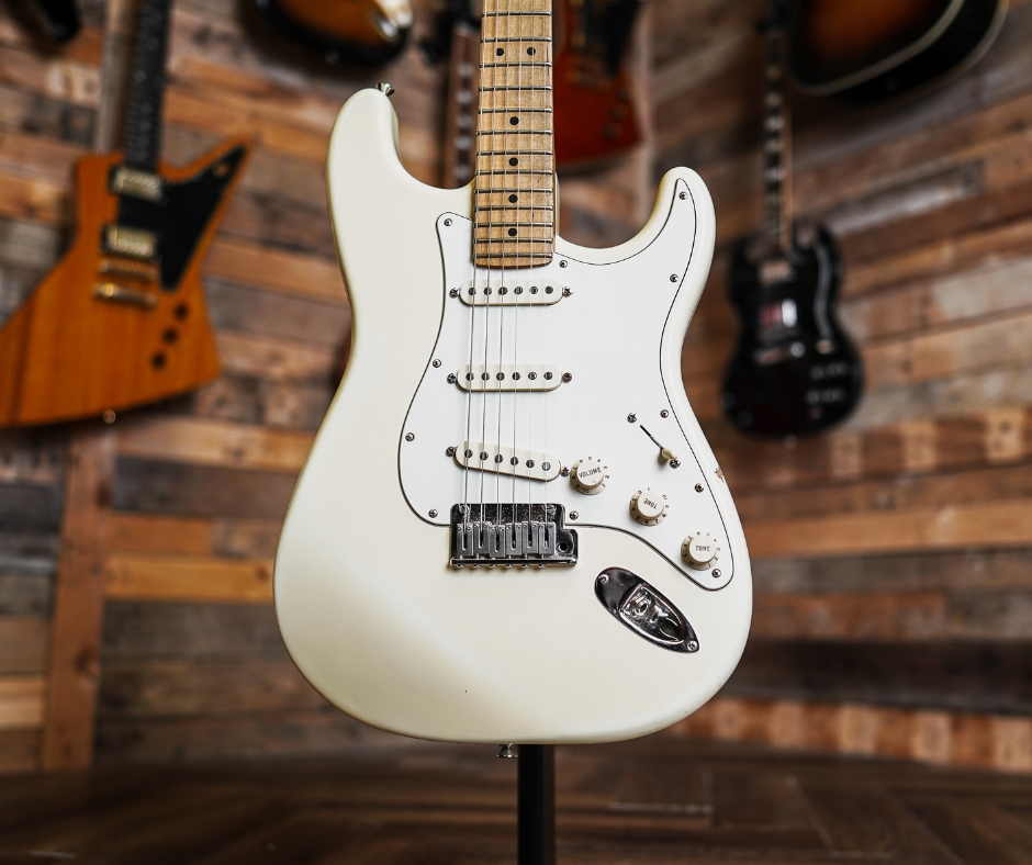Fender American Standard Stratocaster in Olympic White – B-Stock Bargain!